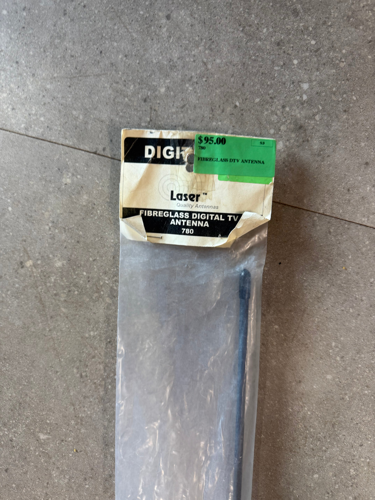 FIBREGLASS DTV ANTENNA 780