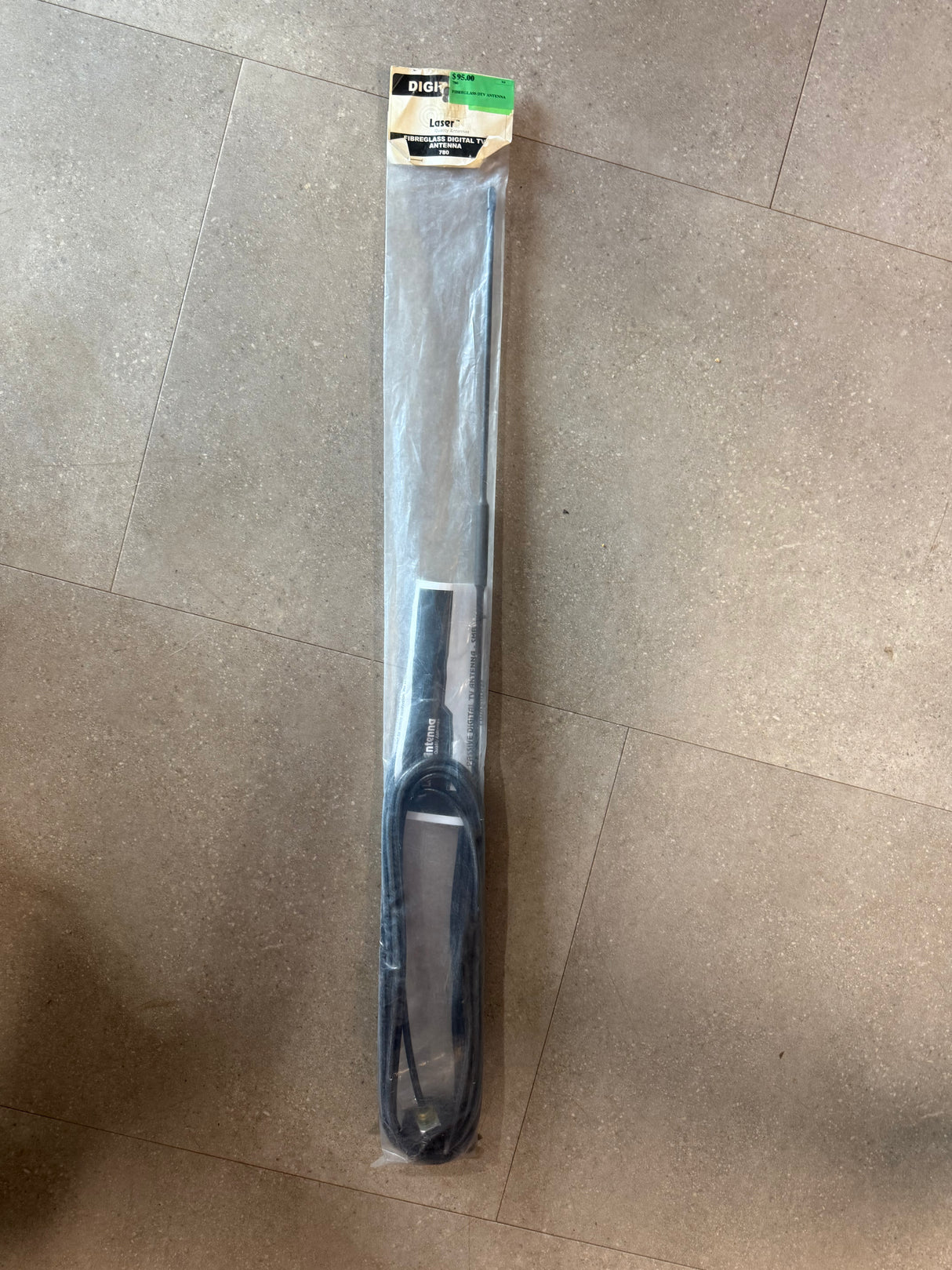 FIBREGLASS DTV ANTENNA 780